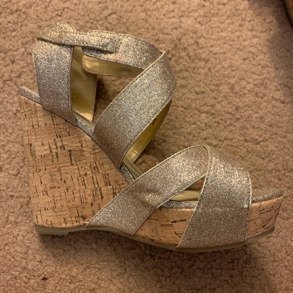 Steve Madden Gold Glitter Wedge Platform Heels - Picture 6 of 12